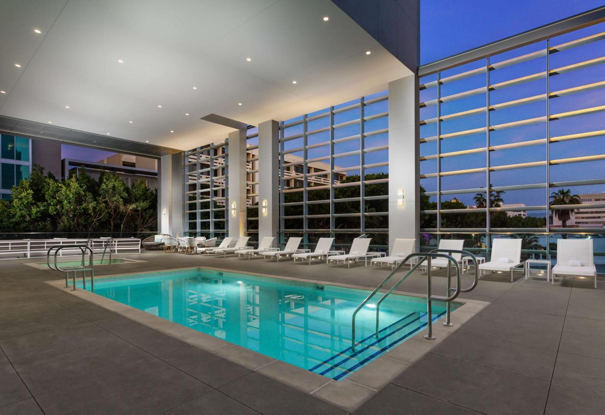 Hampton Inn & Suites Santa Monica Los Angeles Exterior photo